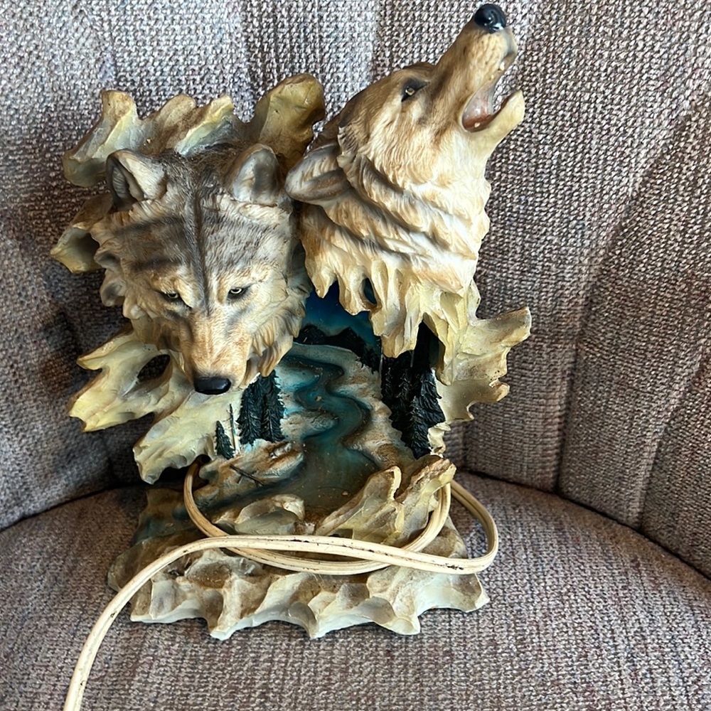Wolf Statue